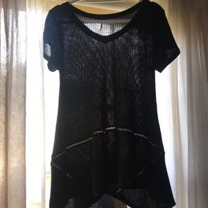 black poof thermal material short sleeve shirt